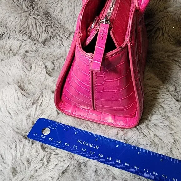 Like new small neon pink Zara purse - Picture 4 of 12